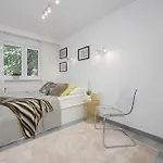 Nowoczesny W Zielonej Okolicy Czerniakowska By Renters