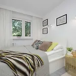 Nowoczesny W Zielonej Okolicy Czerniakowska By Renters * 华沙