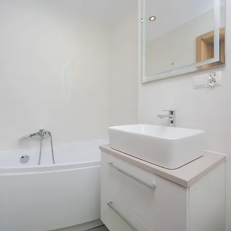 Nowoczesny W Zielonej Okolicy Czerniakowska By Renters Appartement *