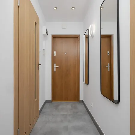 Nowoczesny W Zielonej Okolicy Czerniakowska By Renters Appartement Varsovie