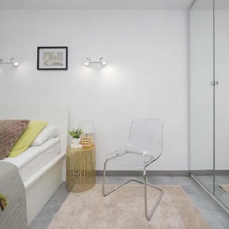 Nowoczesny W Zielonej Okolicy Czerniakowska By Renters