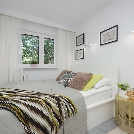 Nowoczesny W Zielonej Okolicy Czerniakowska By Renters * Varsovie