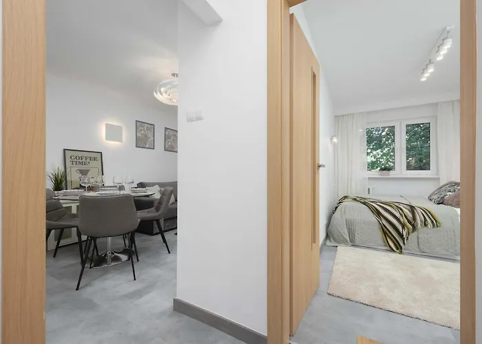 Nowoczesny W Zielonej Okolicy Czerniakowska By Renters * Warsaw