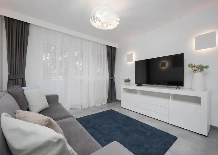 Apartment Nowoczesny W Zielonej Okolicy Czerniakowska By Renters Warsaw