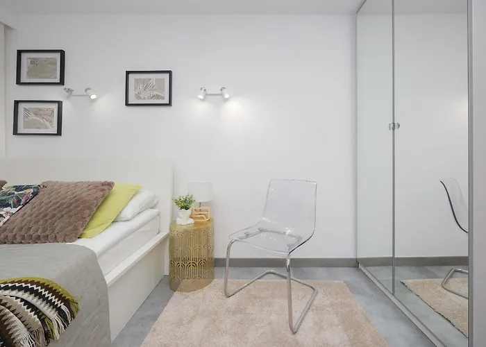 Nowoczesny W Zielonej Okolicy Czerniakowska By Renters