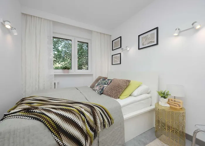 Nowoczesny W Zielonej Okolicy Czerniakowska By Renters * Warsaw