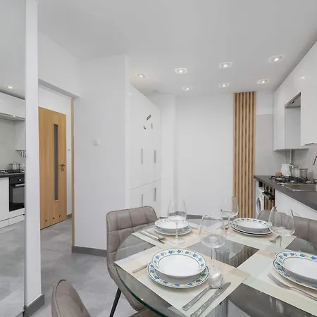 Nowoczesny W Zielonej Okolicy Czerniakowska By Renters ורשה